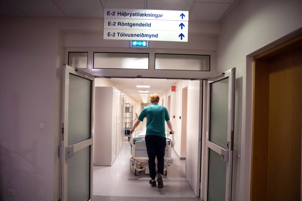 First Ukrainian Refugees Receive Icelandic Health Insurance